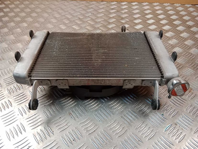 Suzuki GSX-8R Chłodnica Wody Radiator Wentylator 23-26