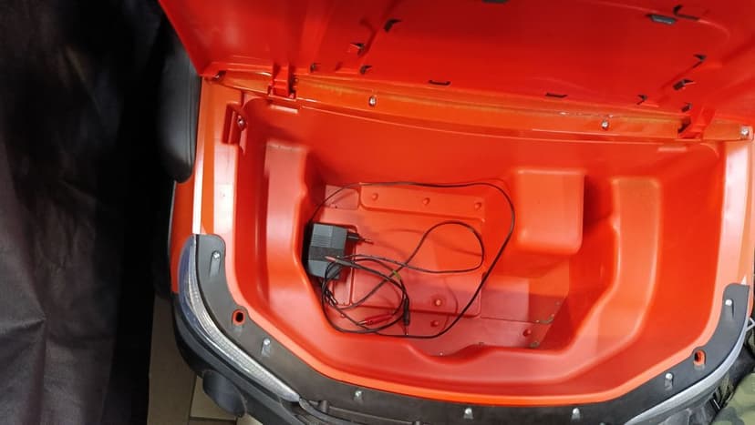 Toyota Hilux na baterie 4x4 dwuosobowy 
Auto na Akumulator