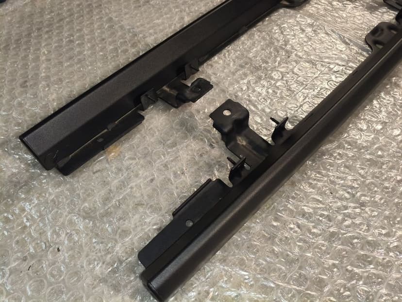 Jeep Wrangler progi boczne, nowe, oryginalne