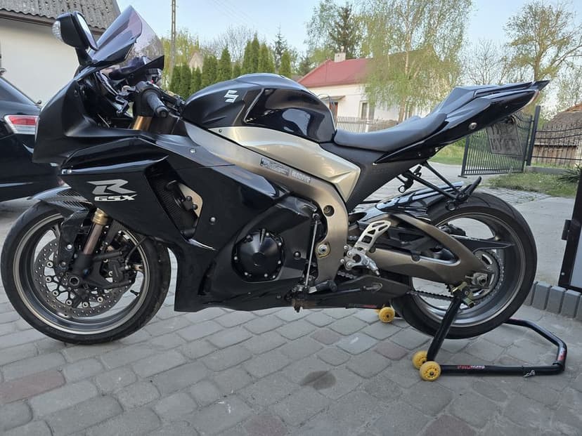 Suzuki GSXR 1000 L1 2011 GSX-R Niski przebieg
