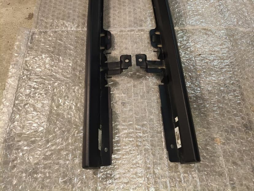 Jeep Wrangler progi boczne, nowe, oryginalne