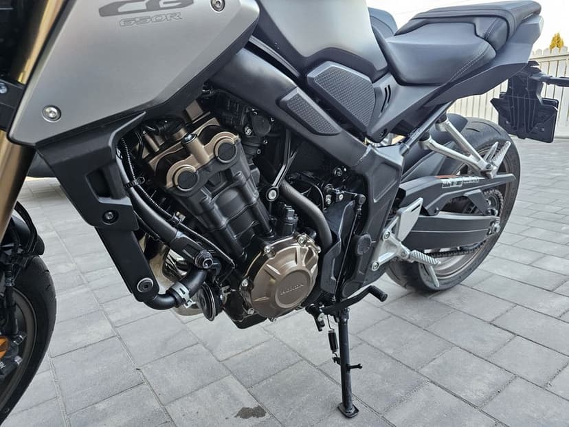 HONDA CB 650 Kategoria A2, 2200 km.