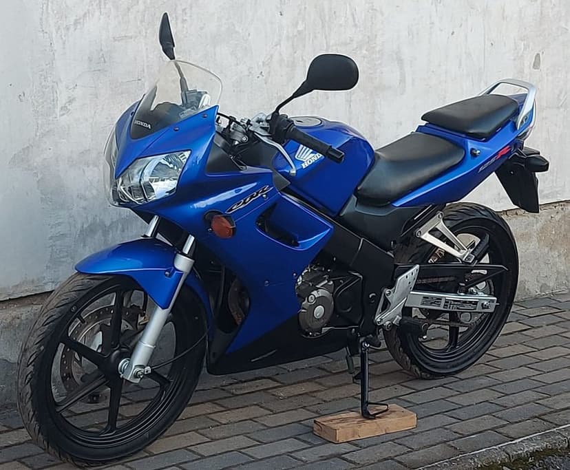 Honda CBR 125 rok 2004 kat.B/A1 transport pod dom