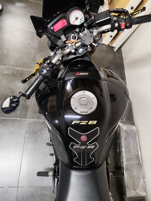 Yamaha FZ8 naked 800 fazer