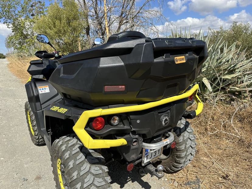 Quad can am autlander 1000 dwu osobowy przejechane ma 9800km