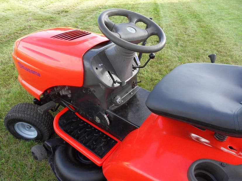 HUSQVARNA Traktor kosiarka 17,5 KM BRIGGS Manual pompa oleju ładny