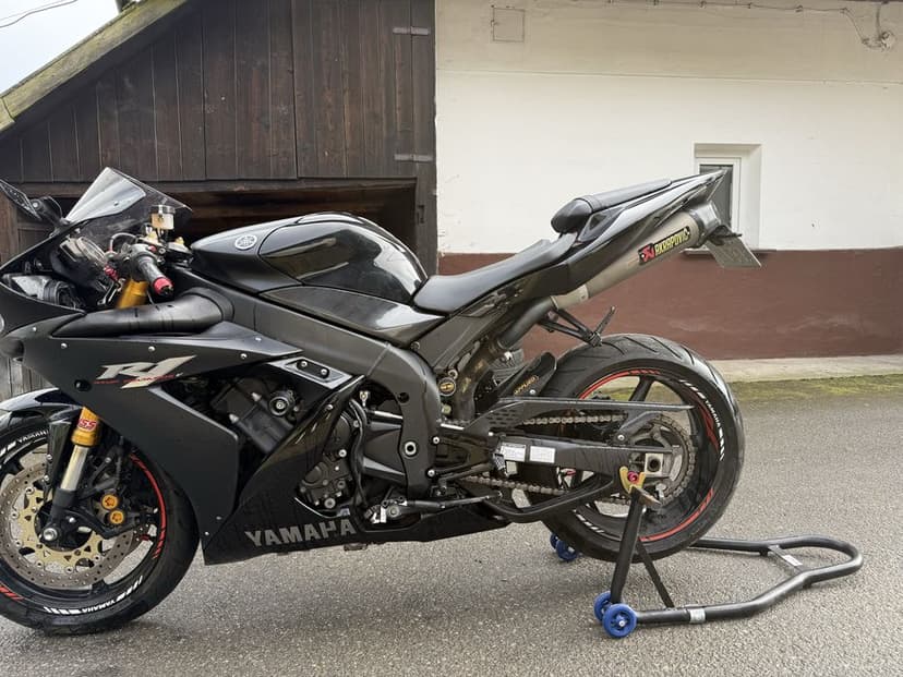 Yamaha r1 Akrapovic rezerwacja