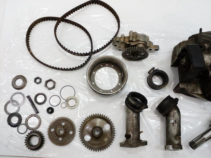 Ducati monster 600 silnik na części , częsci silnikowe