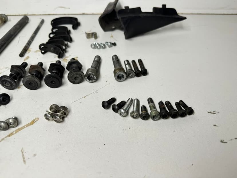 Ducati Monster 821 Śruby śrubki Owiewek Śruba Mocowania Nakrętki