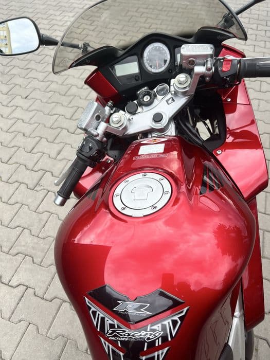 Honda VFR800A 2008 rok z Dual ABS