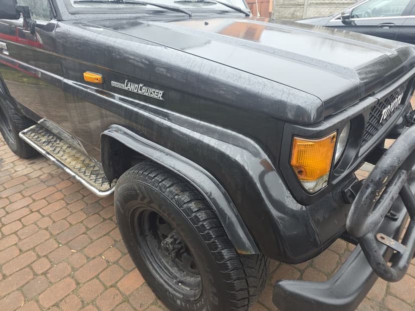Toyota Land Cruiser LJ 70 terenowy 4x4 klasyk