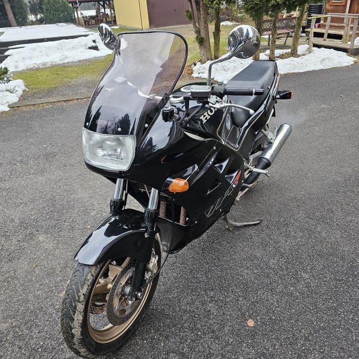 Okazja Honda VFR 750F niski przebieg