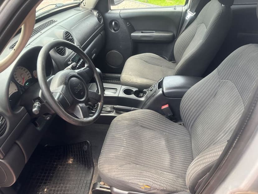 Jeep Cherokee 2004 rok pierwszy  właściciel w kraju