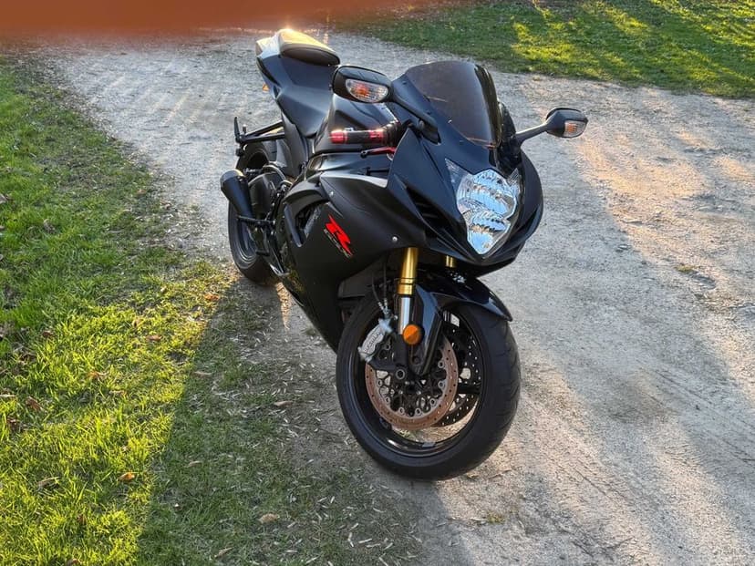 Suzuki GSX-R 750 L6 2016R NISKI PRZEBIEG
