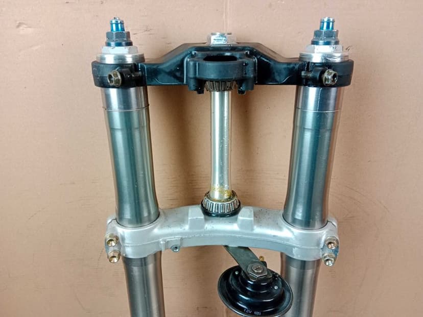 Honda CBR 929 SC44 Lagi Zawieszenie Przód Laga Prawa Lewa Półki Ośka