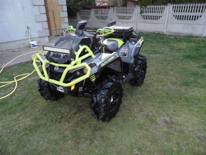 CAN- AM Outlander