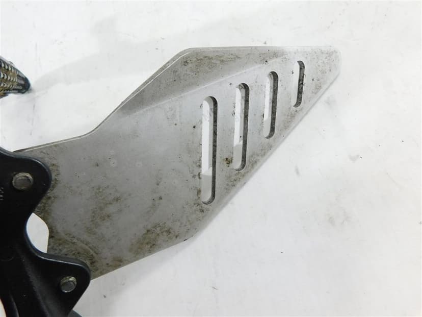 SET PODNÓŻEK LEWY PRZÓD YAMAHA YZF-R1M RN32 15-20 U-11 35063016018R