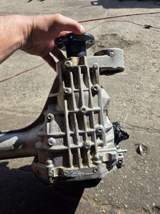 Dyfer przód nissan navara d40 3.0 v6 2014r automat