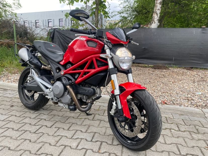 Ducati monster 696