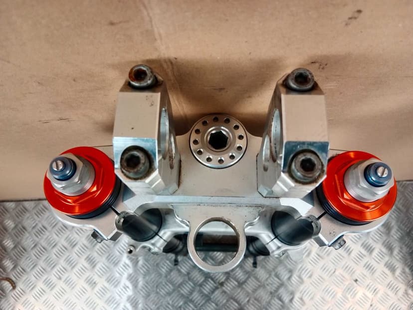 Aprilia Tuono RSV 1000 Mille Lagi Zawieszenie Przód Laga Półki Ośka Oś