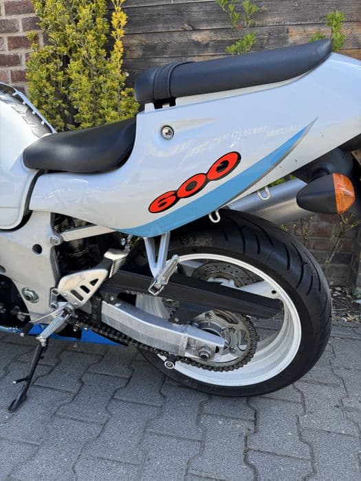 Suzuki gsxr 600 srad