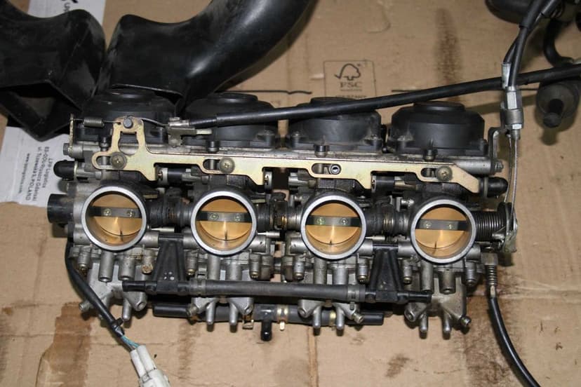Gaźniki Czujnik Airbox Przepustnice Yamaha R6 RJ03 99-02