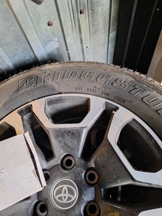 Kompletne koła Toyota Hilux 2023