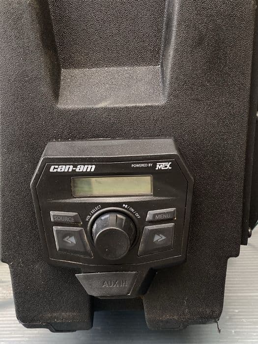 Radio can am maverick
