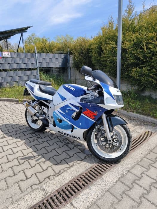 Suzuki GSX-R SRAD 600 sprawny jeżdzący/ sportowy /ścigacz