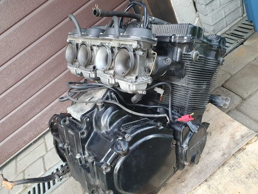 Kompletny silnik Suzuki GSX-F 600 z gaźnikami