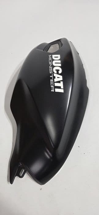 Ducati Monster 696 796 osłona baku owiewka pokrywa NOWA oem