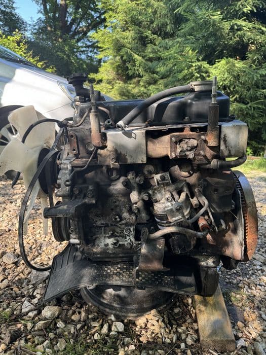 Nissan Navara 2001r 2.5 silnik pompa wtryskowa blok głowica kolektor