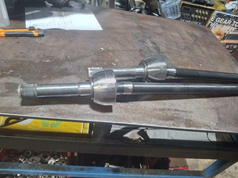 Półosie z przegubami NOWE Nissan patrol gr Y60