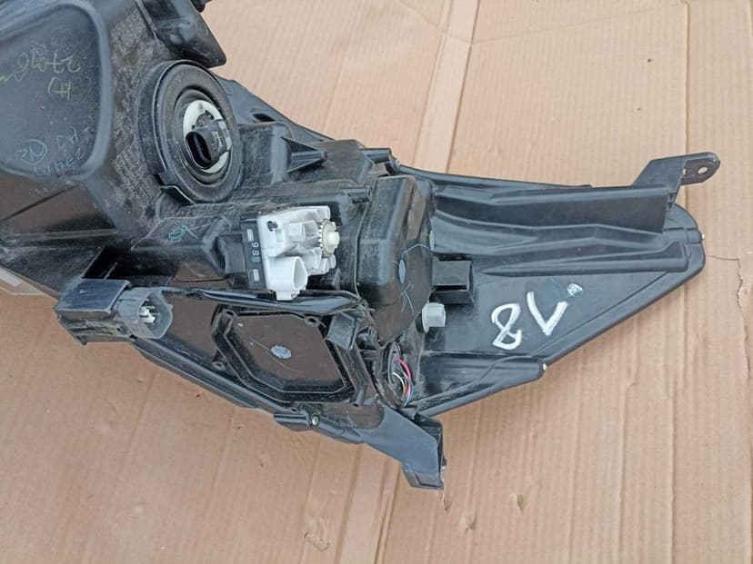 Lampa przednia prawa toyota hilux VIII 8 full LED Europa