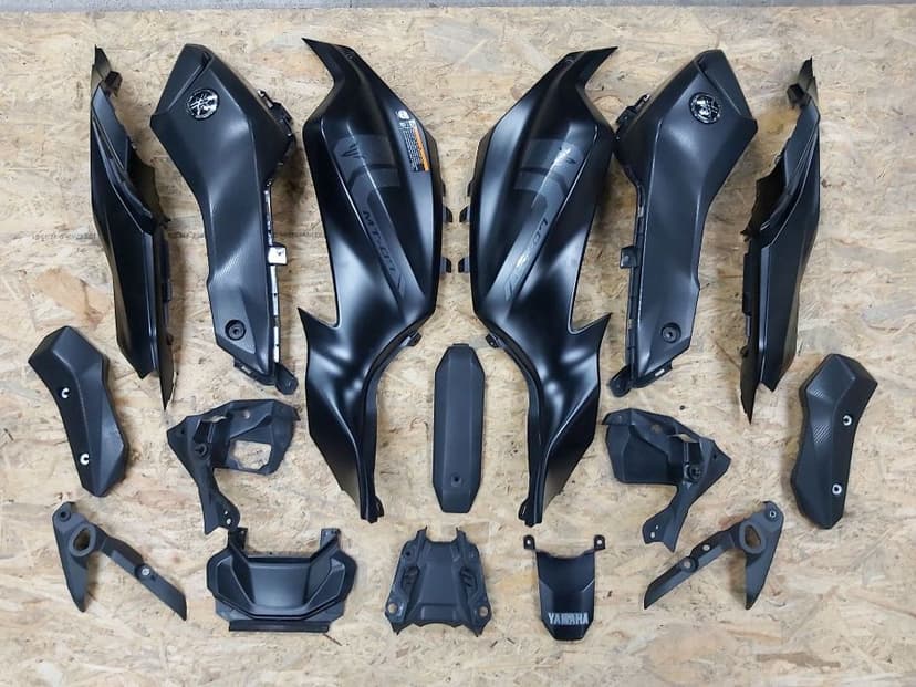 Yamaha MT07 Mocowanie przewod napinacz uchwyt felga kolo klucze ABS