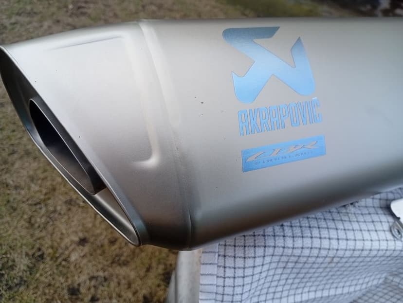 Oryginalny tłumik końcowy wydech  Akrapovic  tytan Honda CBR1000RR-R
