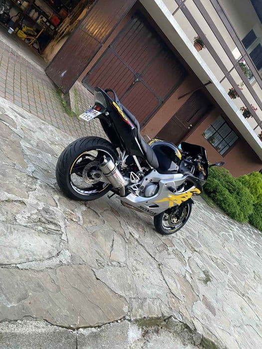 Honda cbr 600f4 sprzedam /zamienie