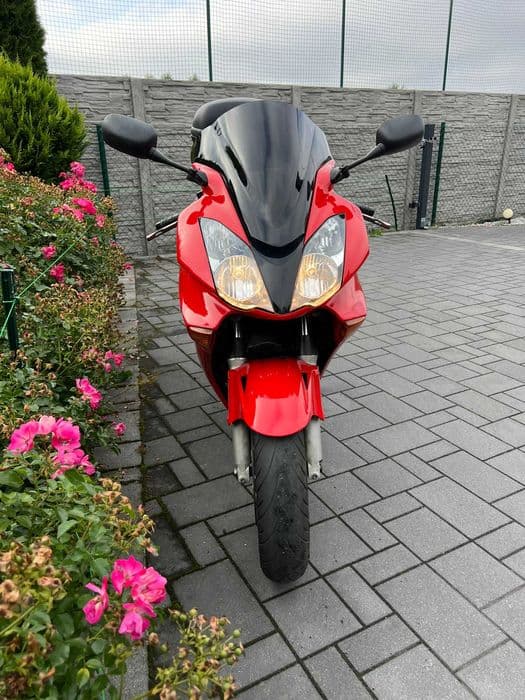 Motocykl Honda VFR 800 rok 2005