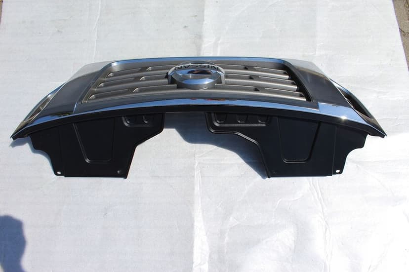 nissan navara np300 grill atrapa 623105jt0a