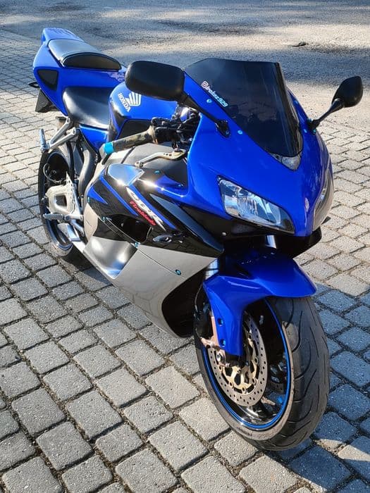 Honda CBR1000RR  czytaj opis