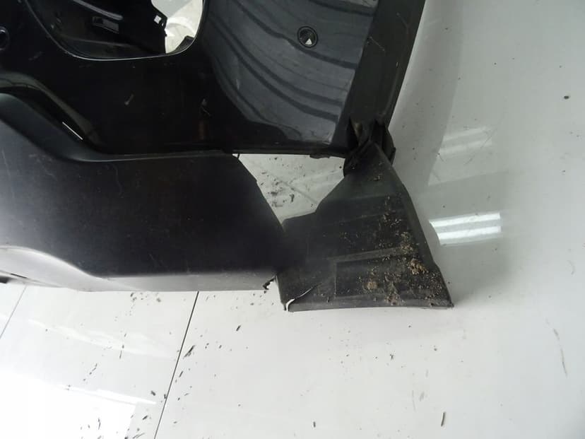 jeep cherokee wk2 10- zderzak przód oryginał