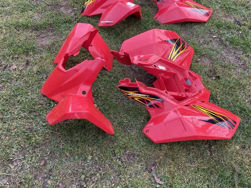 Plastiki owiewki nadkola Suzuki ltz 400 K9 wtrysk