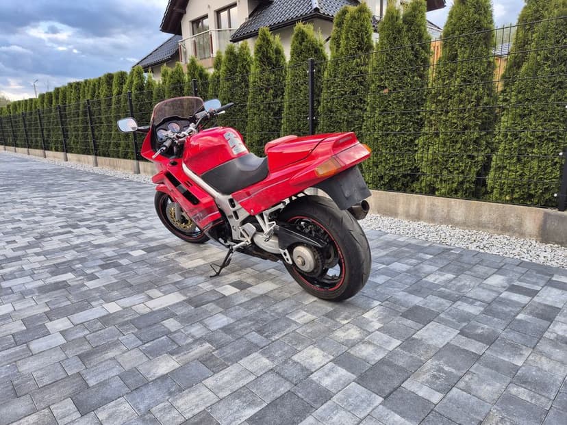 Honda vfr750 rc36