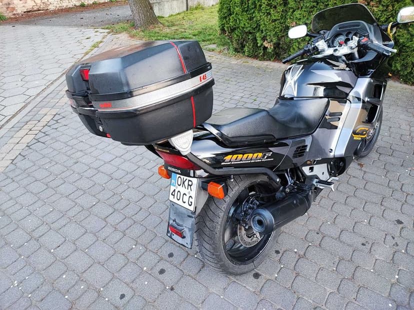 Honda CBR 1000F Dual