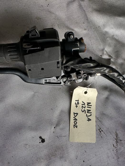 Przełącznik świateł linka sprzęgła Kawasaki Ninja 125