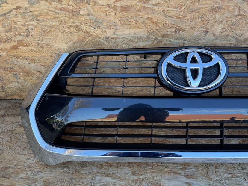 Grill atrapa chlodnicy toyota Hilux 8 VIII lift IX 9 20+ 53111-0KB30