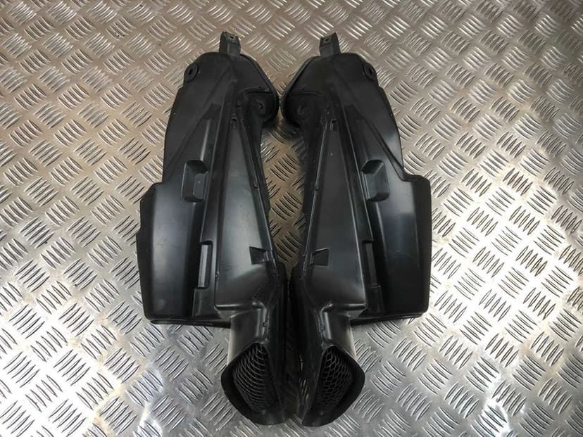 Suzuki GSX-R 600 700 K6 K7 Wloty Przód Tunele Wlot Prawy Lewy Kratki