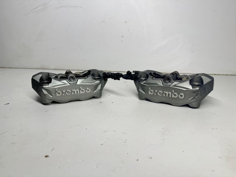 Ducati Monster 821 Brembo Monoblock Zaciski Hamulcowe Przód Przednie