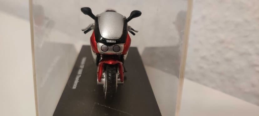 Yamaha YZF 1000R  - model w skali 1:43. Nowy. dla kolekcjonera