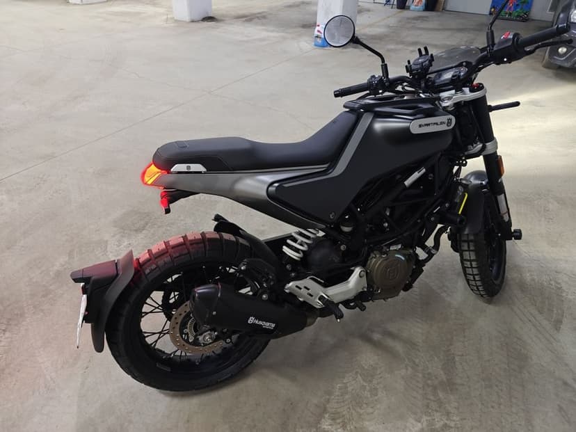 Husqvarna svartpilen 401/125#ktm#duke#390/125#kat. B